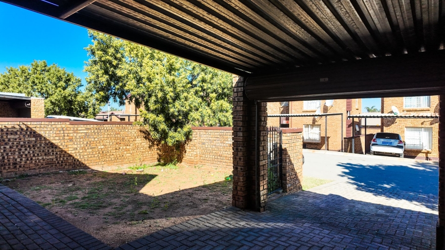 2 Bedroom Property for Sale in Honeypark Gauteng