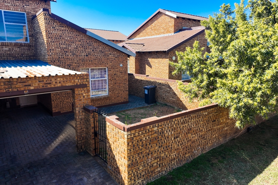 2 Bedroom Property for Sale in Honeypark Gauteng
