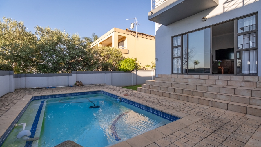 4 Bedroom Property for Sale in Pinehaven Gauteng