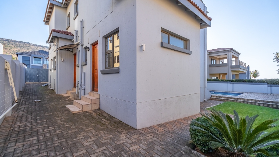 4 Bedroom Property for Sale in Pinehaven Gauteng