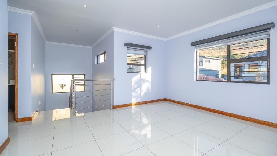 4 Bedroom Property for Sale in Pinehaven Gauteng