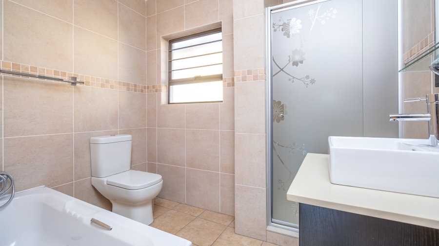 4 Bedroom Property for Sale in Pinehaven Gauteng
