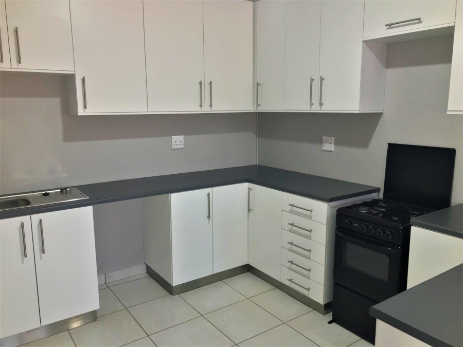 To Let 2 Bedroom Property for Rent in Peacehaven Industrial Gauteng