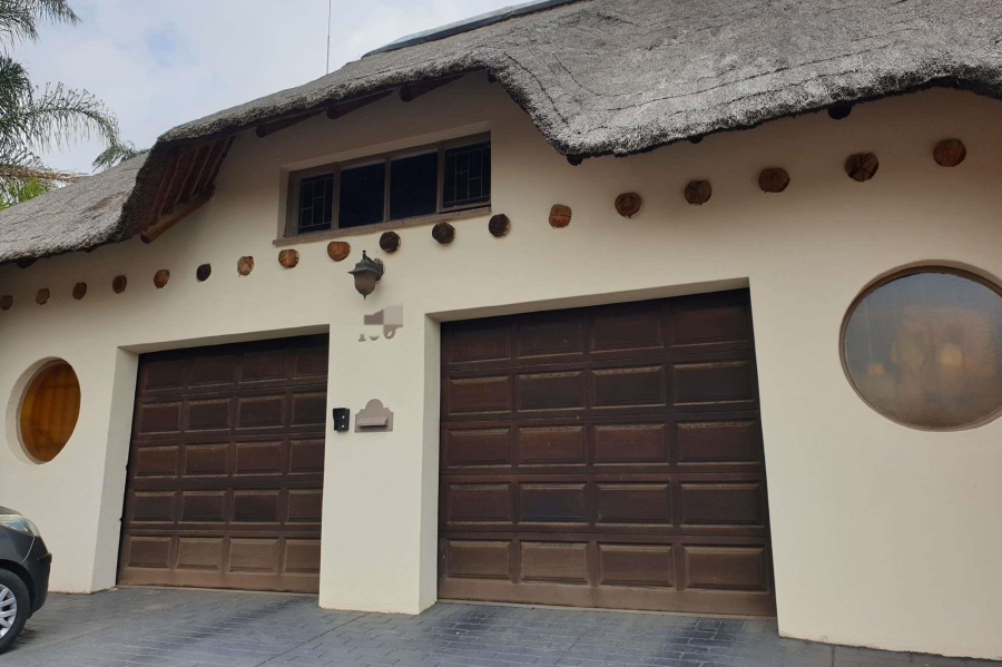 5 Bedroom Property for Sale in Zwartkop Gauteng