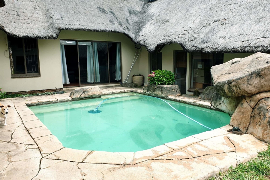 5 Bedroom Property for Sale in Zwartkop Gauteng