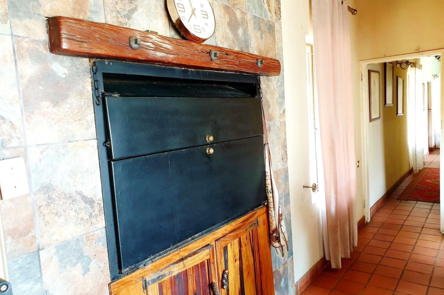 5 Bedroom Property for Sale in Zwartkop Gauteng