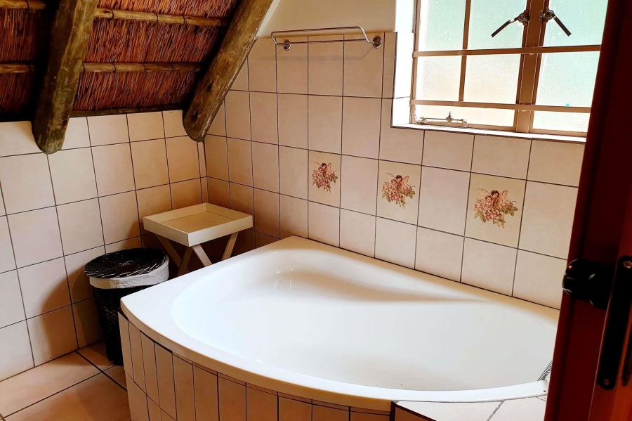 5 Bedroom Property for Sale in Zwartkop Gauteng