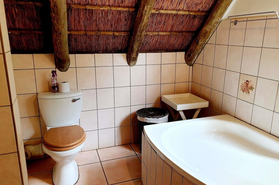 5 Bedroom Property for Sale in Zwartkop Gauteng