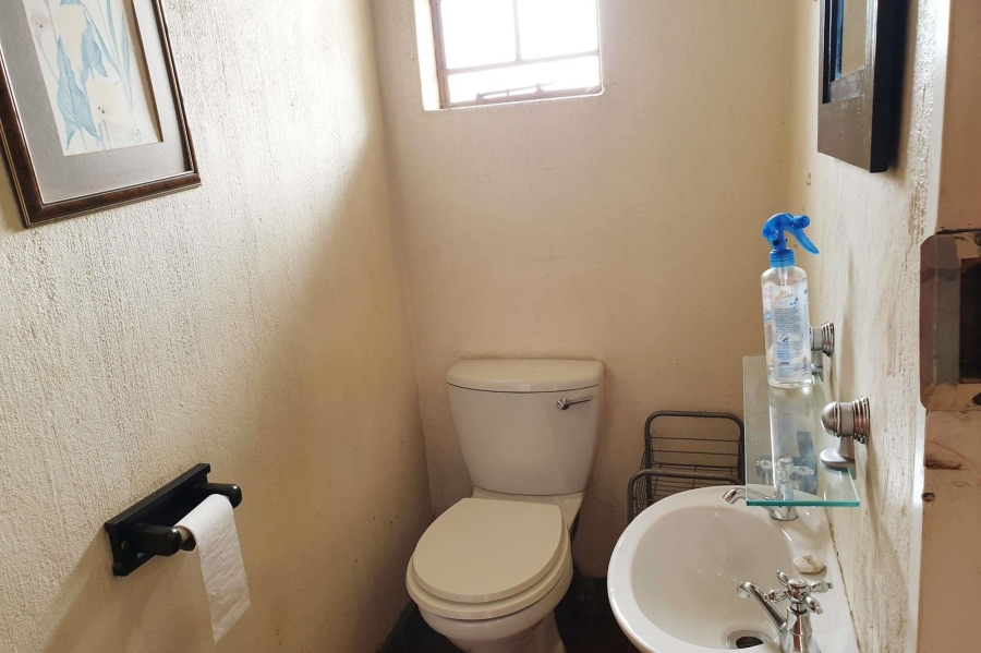5 Bedroom Property for Sale in Zwartkop Gauteng