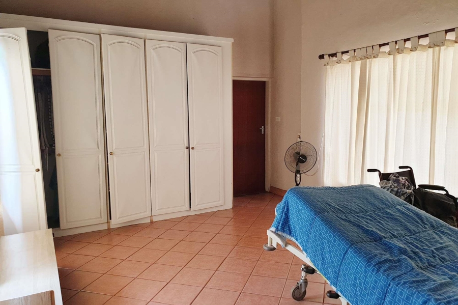 5 Bedroom Property for Sale in Zwartkop Gauteng