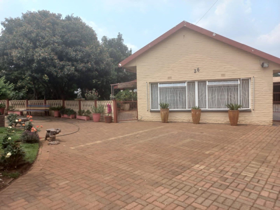 4 Bedroom Property for Sale in Greenhills Gauteng