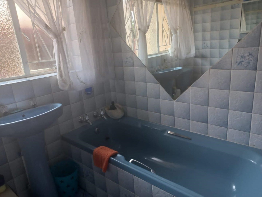 4 Bedroom Property for Sale in Greenhills Gauteng