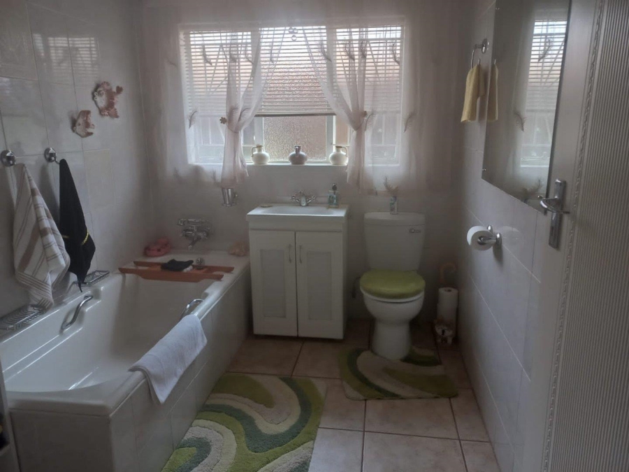 4 Bedroom Property for Sale in Greenhills Gauteng