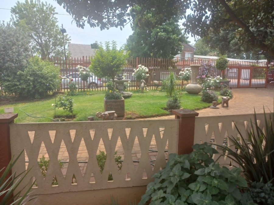 4 Bedroom Property for Sale in Greenhills Gauteng