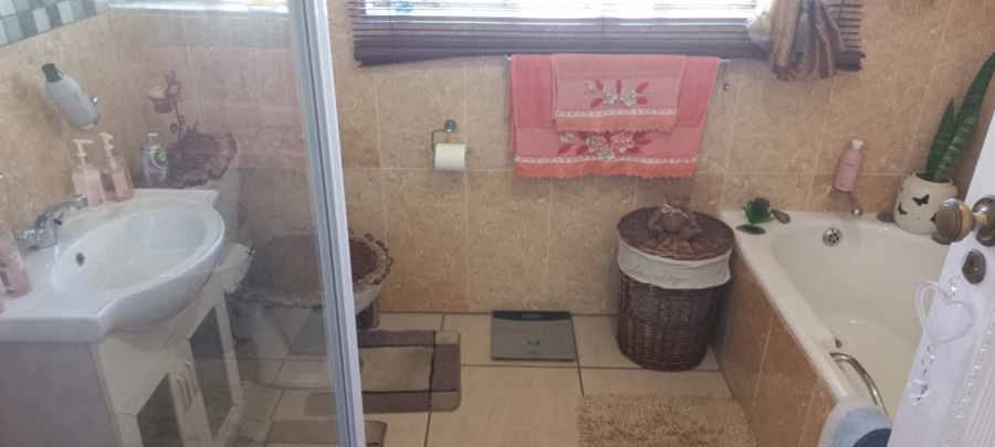 4 Bedroom Property for Sale in Greenhills Gauteng