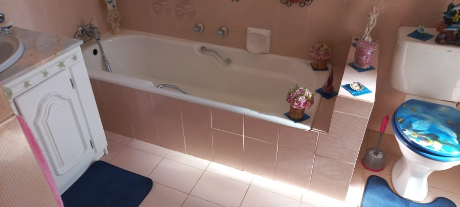 4 Bedroom Property for Sale in Greenhills Gauteng