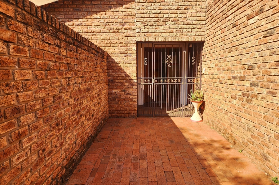 11 Bedroom Property for Sale in Valhalla Gauteng