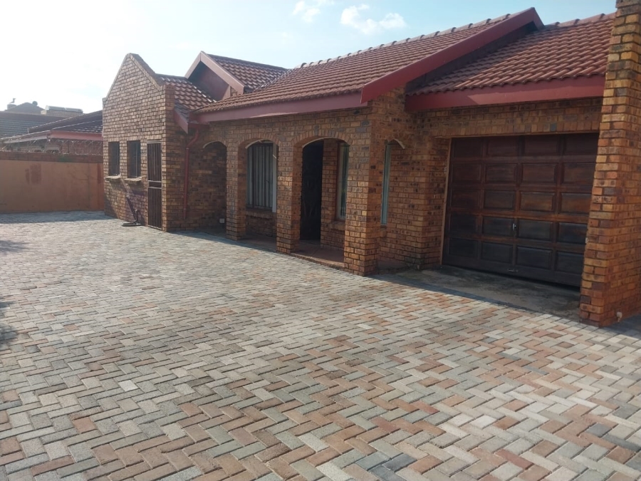 3 Bedroom Property for Sale in Annlin Gauteng