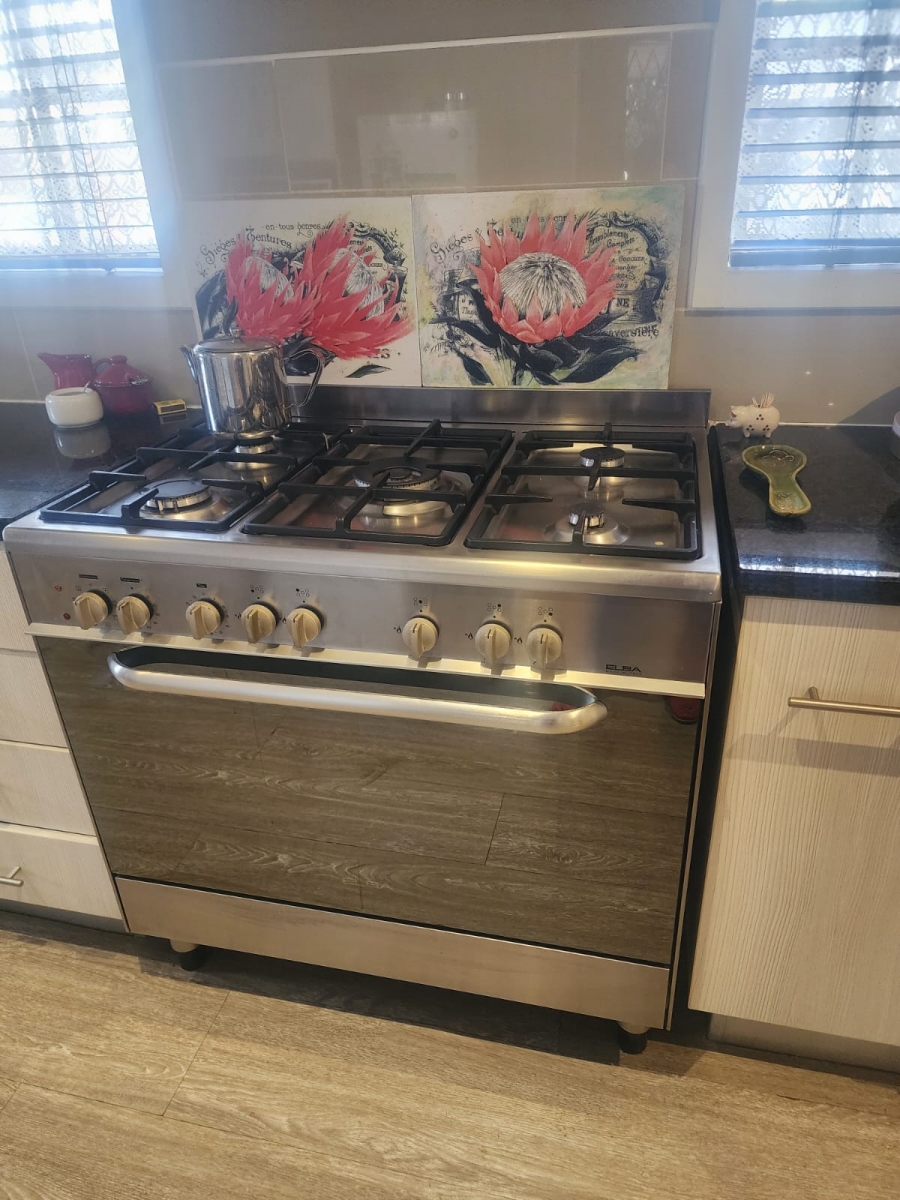 To Let 2 Bedroom Property for Rent in Lynnwood Glen Gauteng