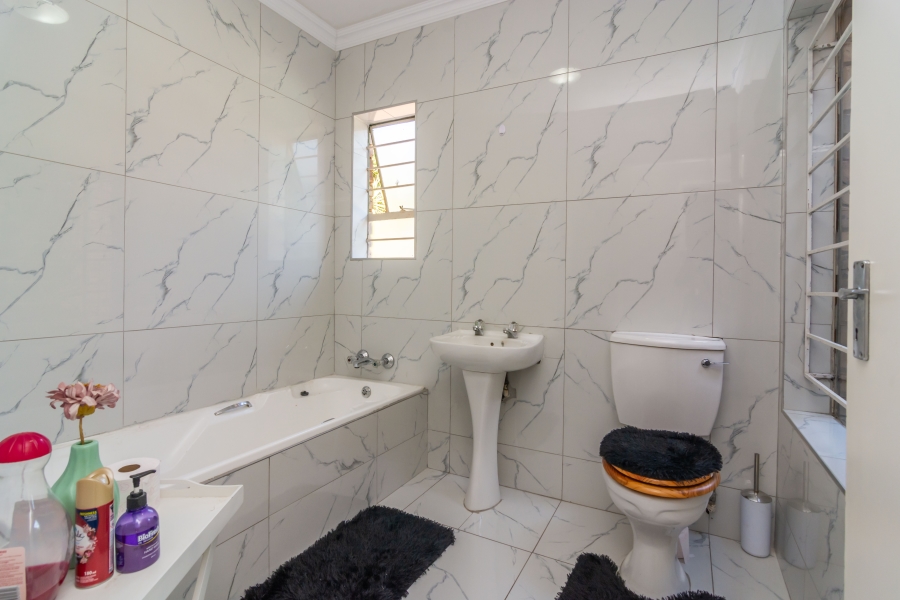 4 Bedroom Property for Sale in Rangeview Gauteng