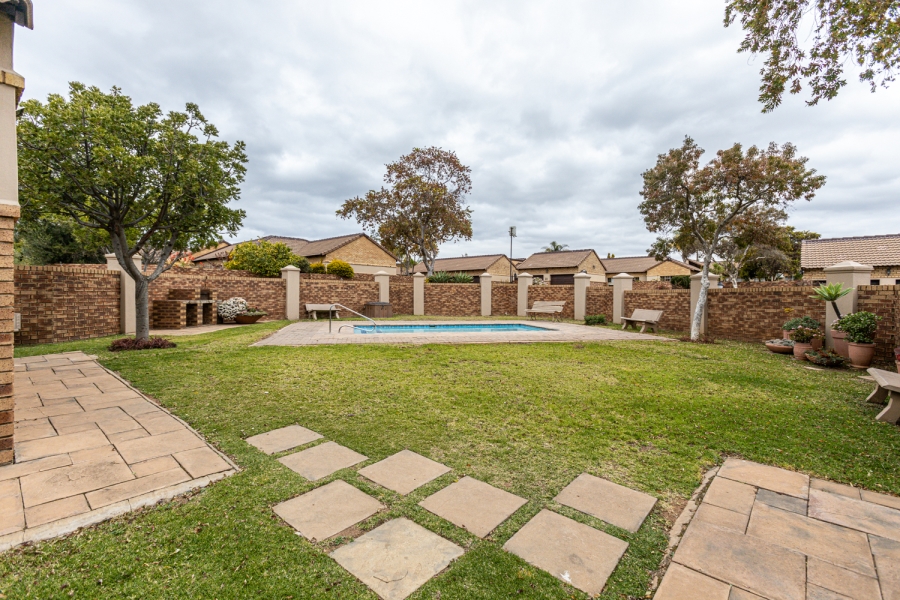 2 Bedroom Property for Sale in Equestria Gauteng