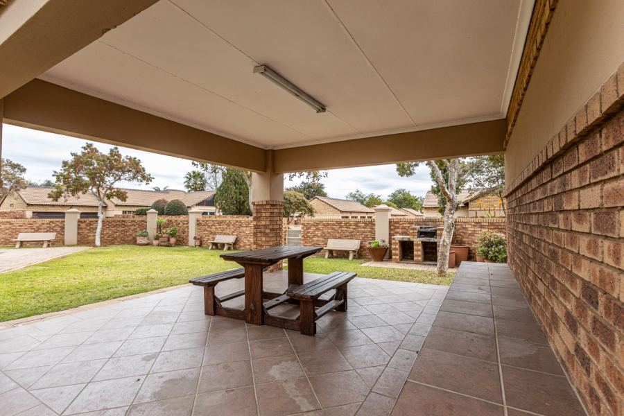 2 Bedroom Property for Sale in Equestria Gauteng