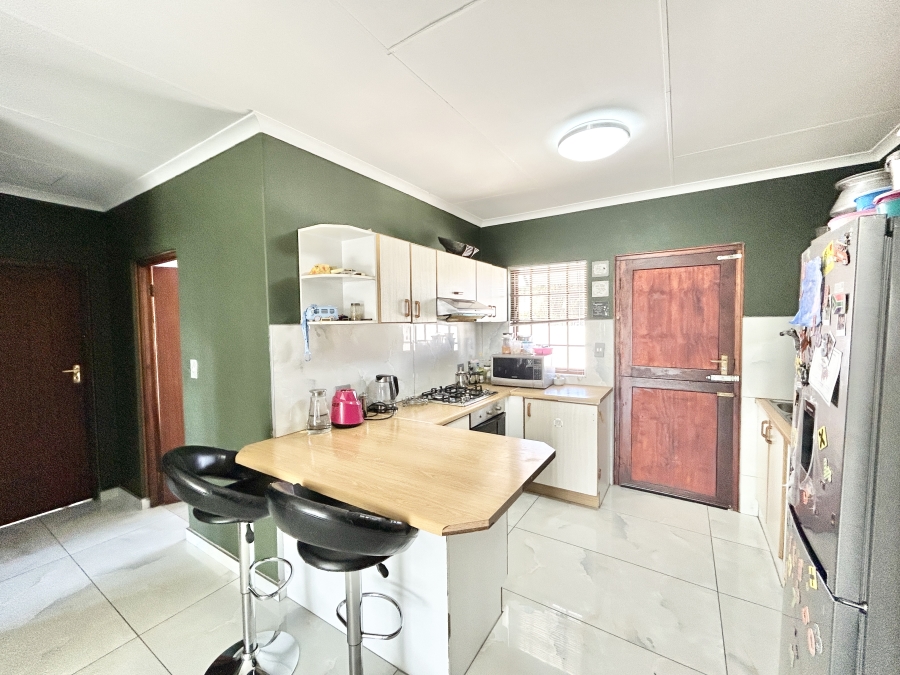 2 Bedroom Property for Sale in Halfway Gardens Gauteng