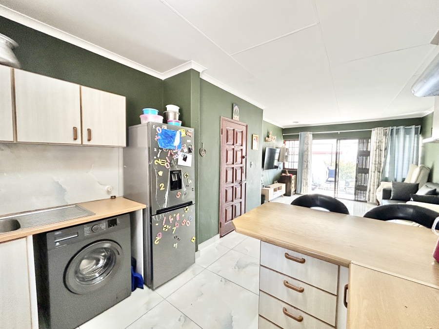 2 Bedroom Property for Sale in Halfway Gardens Gauteng