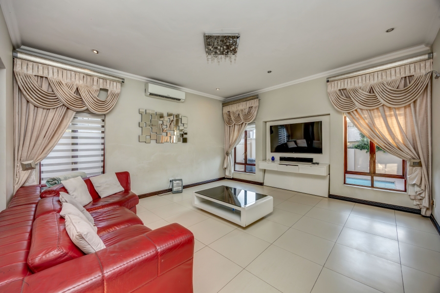 3 Bedroom Property for Sale in Broadacres Gauteng