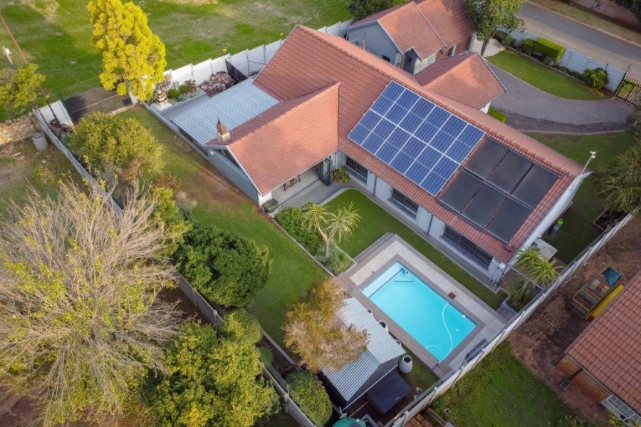 4 Bedroom Property for Sale in Roodekrans Gauteng