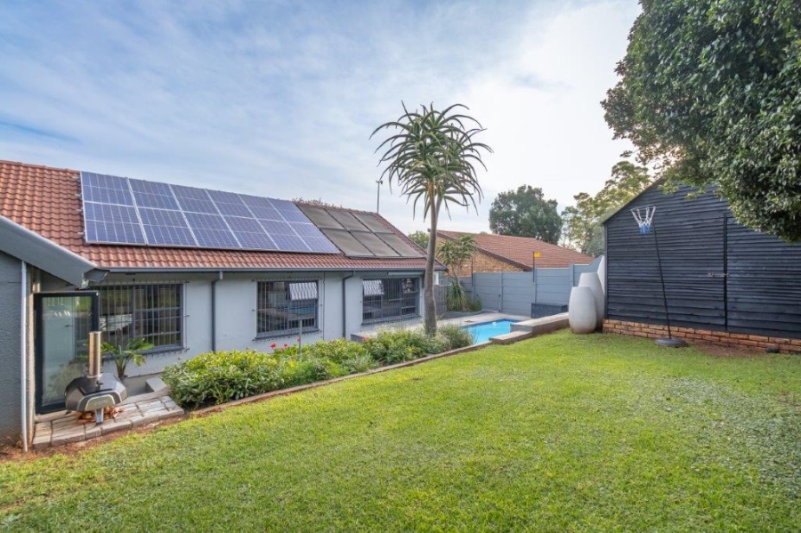 4 Bedroom Property for Sale in Roodekrans Gauteng