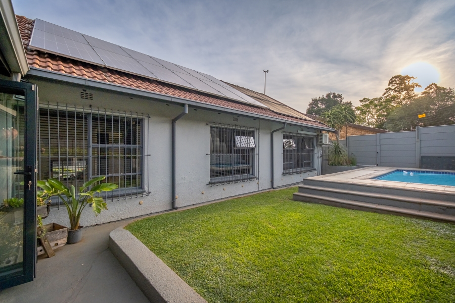 4 Bedroom Property for Sale in Roodekrans Gauteng