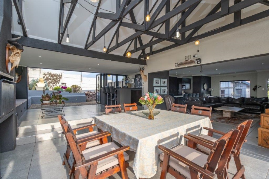 4 Bedroom Property for Sale in Roodekrans Gauteng