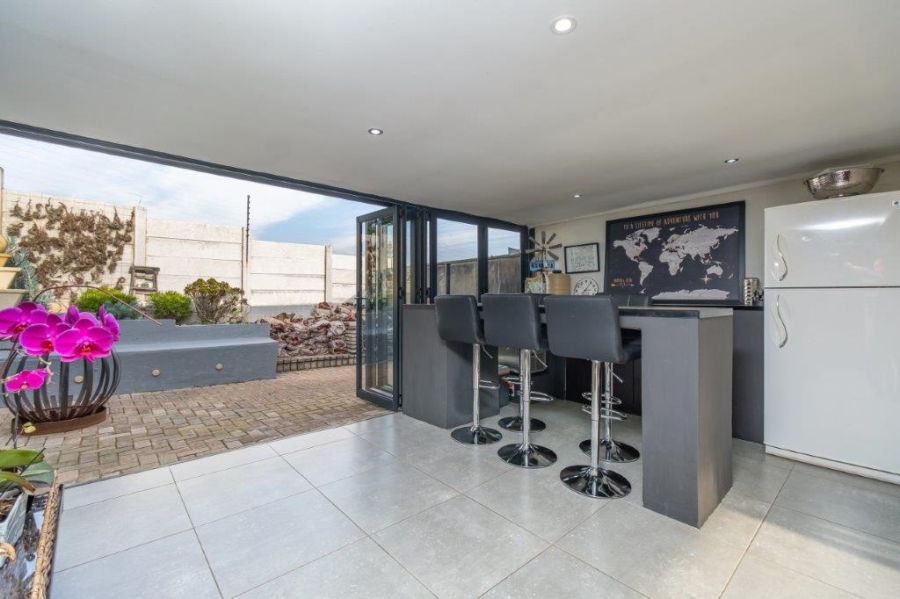 4 Bedroom Property for Sale in Roodekrans Gauteng