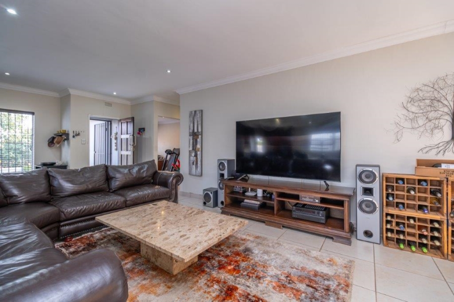 4 Bedroom Property for Sale in Roodekrans Gauteng