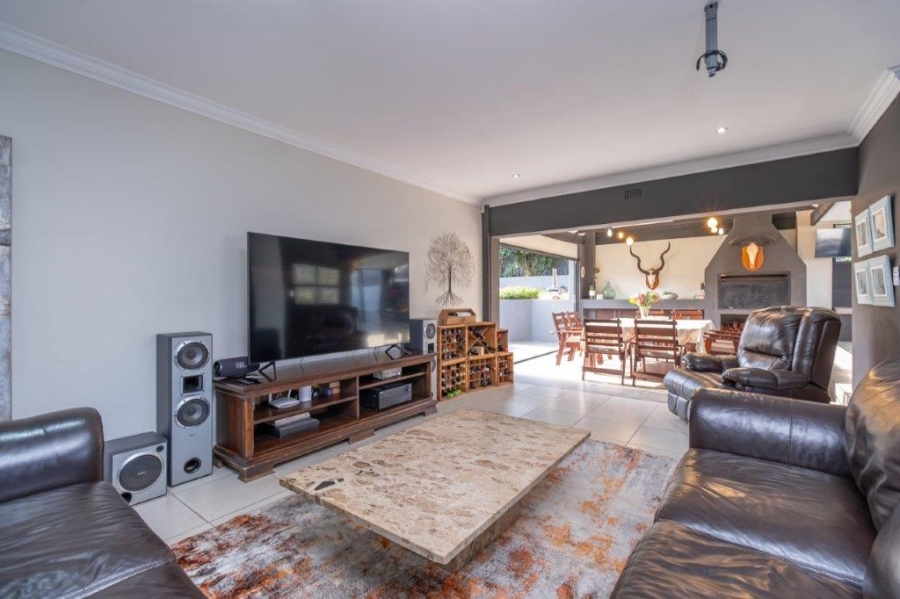 4 Bedroom Property for Sale in Roodekrans Gauteng