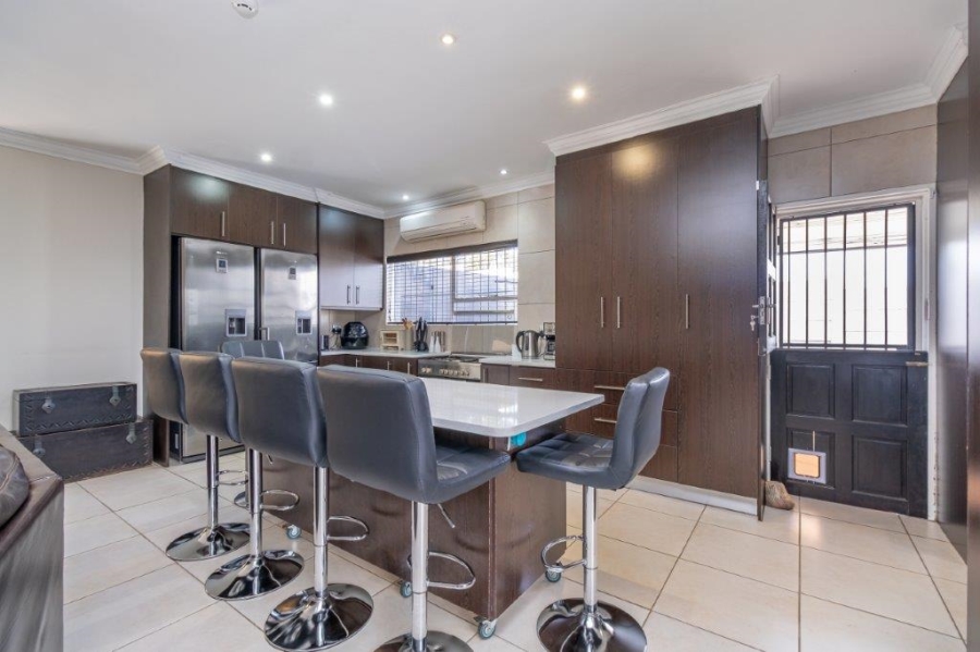 4 Bedroom Property for Sale in Roodekrans Gauteng