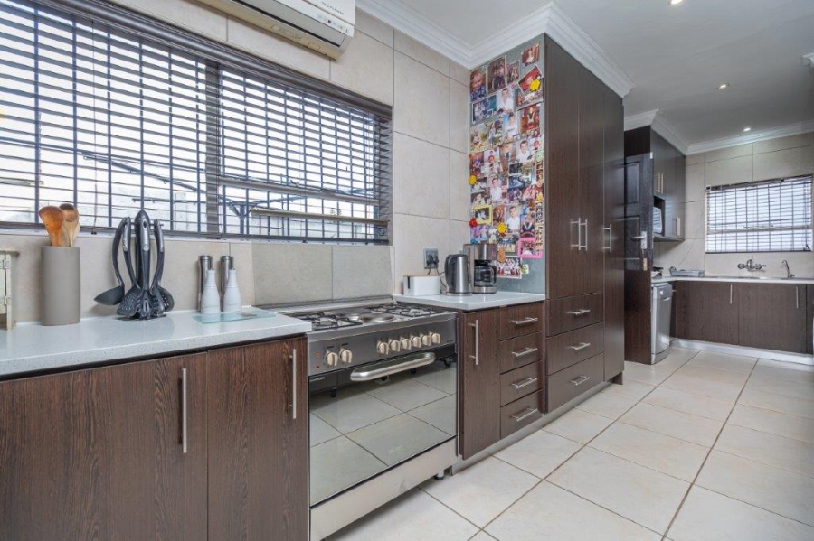 4 Bedroom Property for Sale in Roodekrans Gauteng