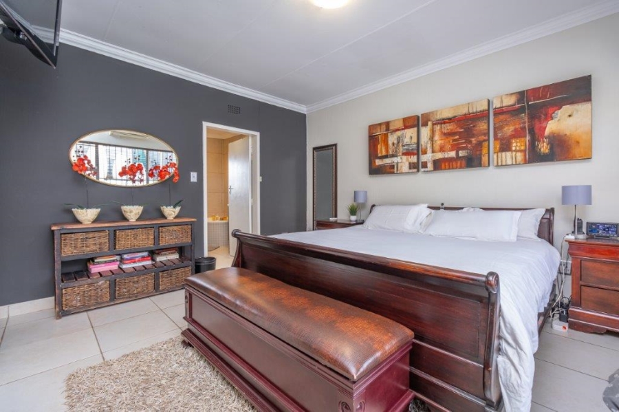 4 Bedroom Property for Sale in Roodekrans Gauteng