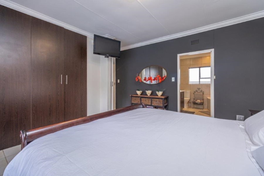 4 Bedroom Property for Sale in Roodekrans Gauteng