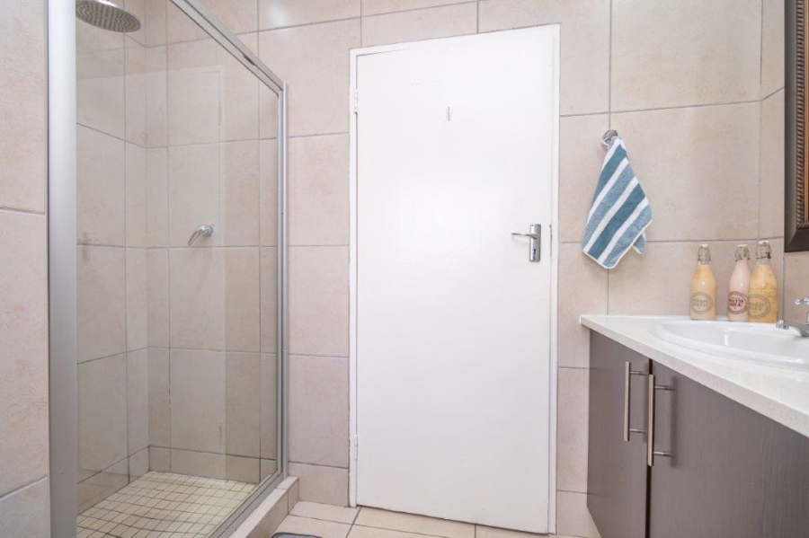 4 Bedroom Property for Sale in Roodekrans Gauteng