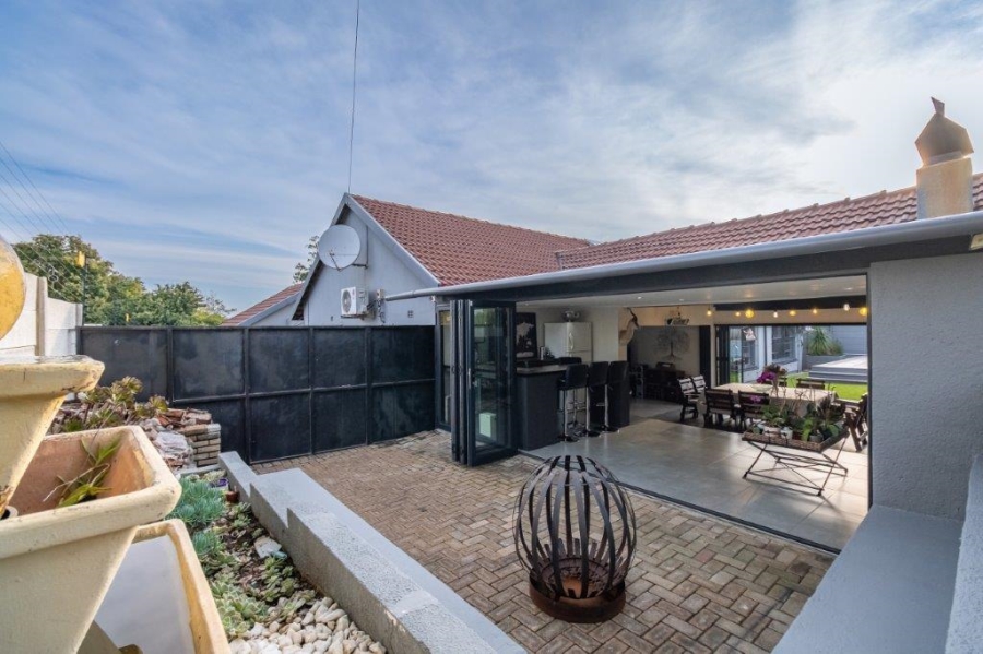 4 Bedroom Property for Sale in Roodekrans Gauteng