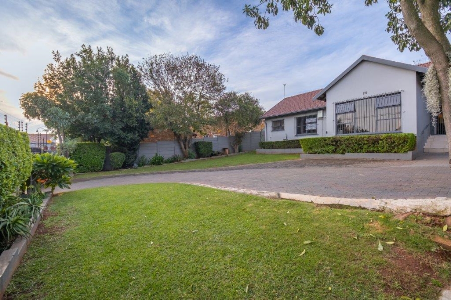 4 Bedroom Property for Sale in Roodekrans Gauteng