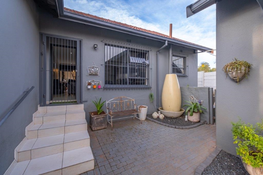 4 Bedroom Property for Sale in Roodekrans Gauteng