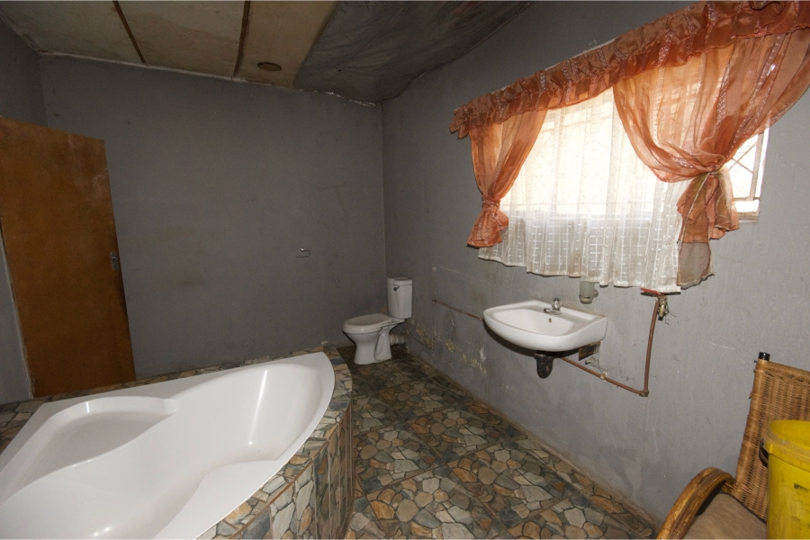 5 Bedroom Property for Sale in Pelzvale A H Gauteng