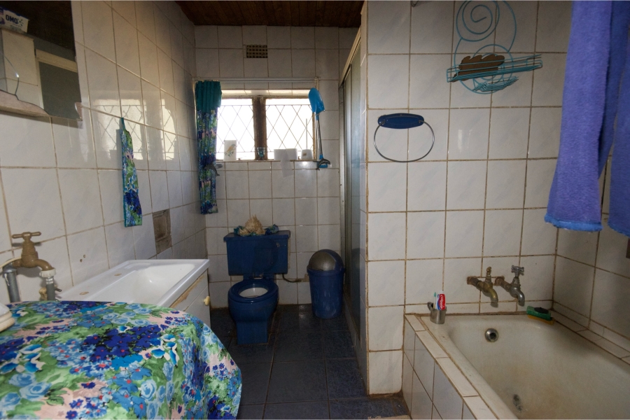 5 Bedroom Property for Sale in Pelzvale A H Gauteng