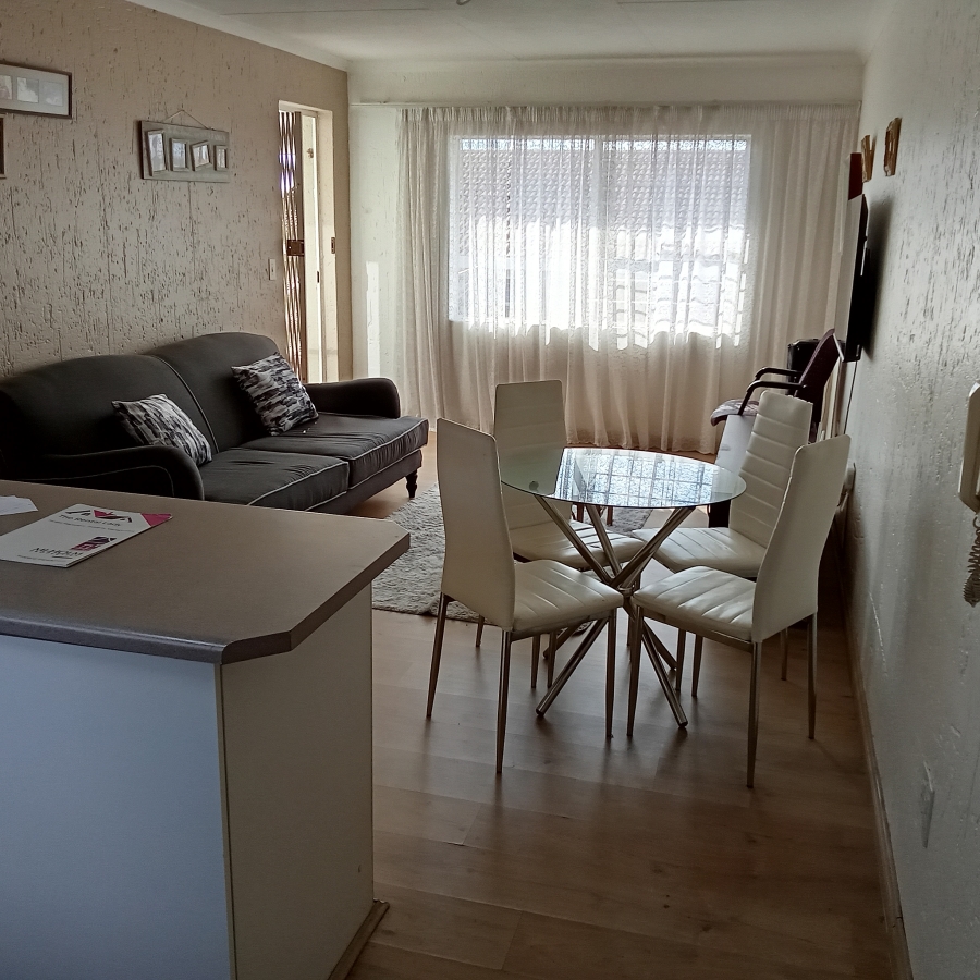 1 Bedroom Property for Sale in Constantia Kloof Gauteng