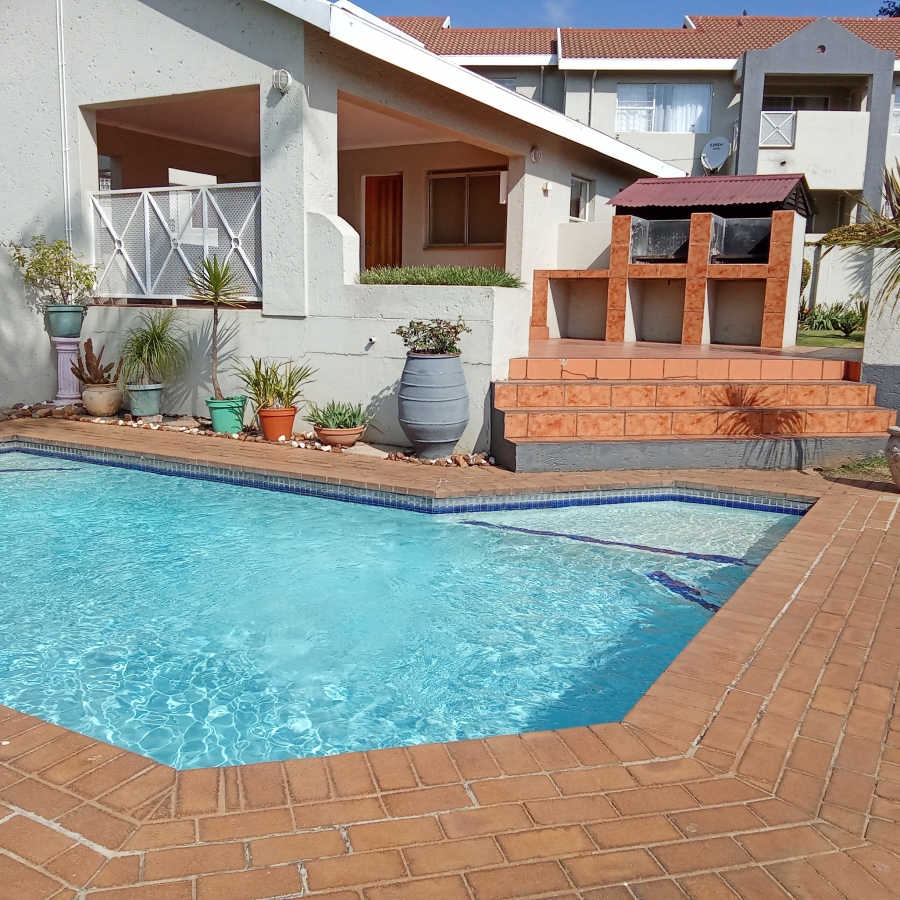 1 Bedroom Property for Sale in Constantia Kloof Gauteng
