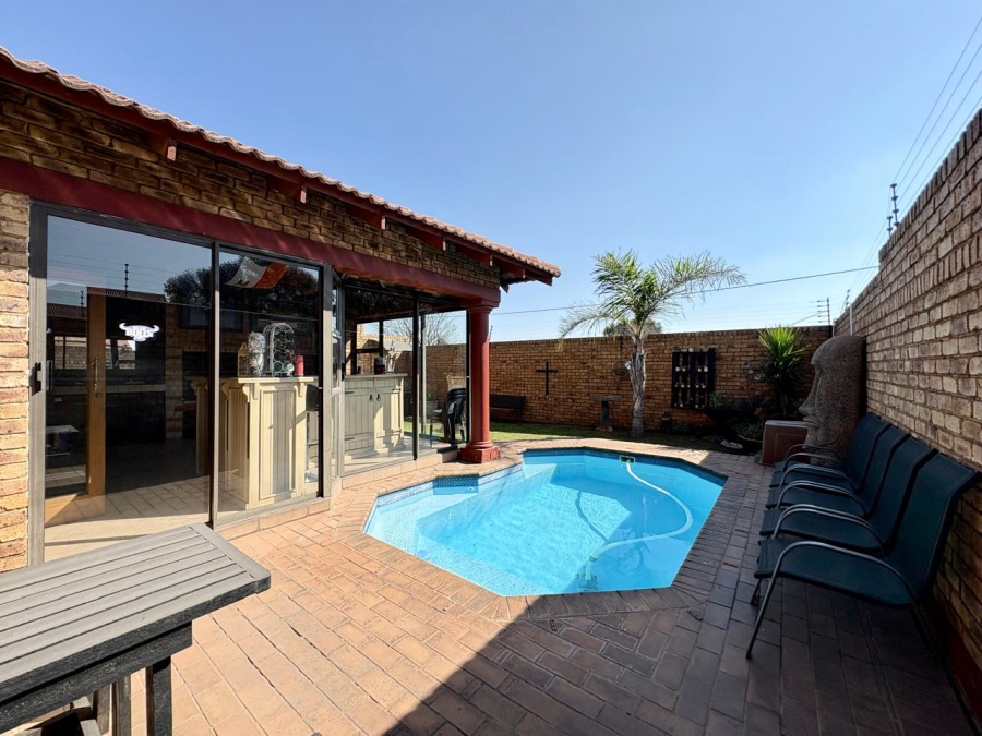 3 Bedroom Property for Sale in Brakpan Central Gauteng