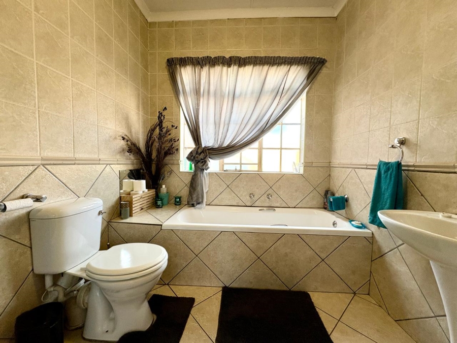 3 Bedroom Property for Sale in Brakpan Central Gauteng